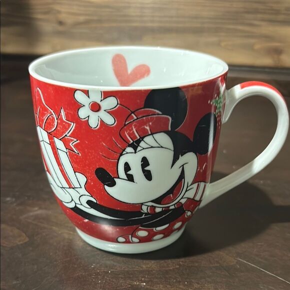 Disney Minnie Mouse Presents Winter Magic Mug Heart - Picture 1 of 6